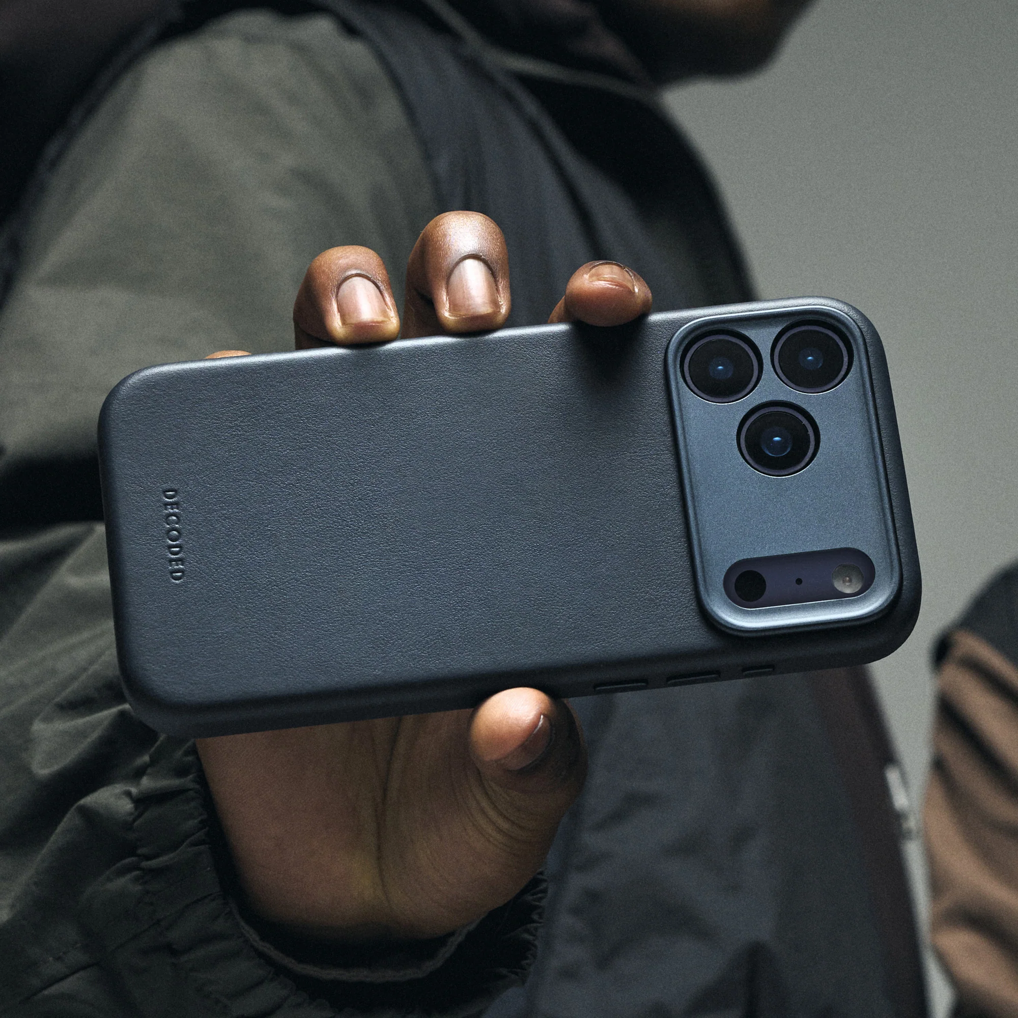 Leather Case | Navy Shadow | iPhone 17 Pro Max | D26IPO17PMBC1NW - Image 3