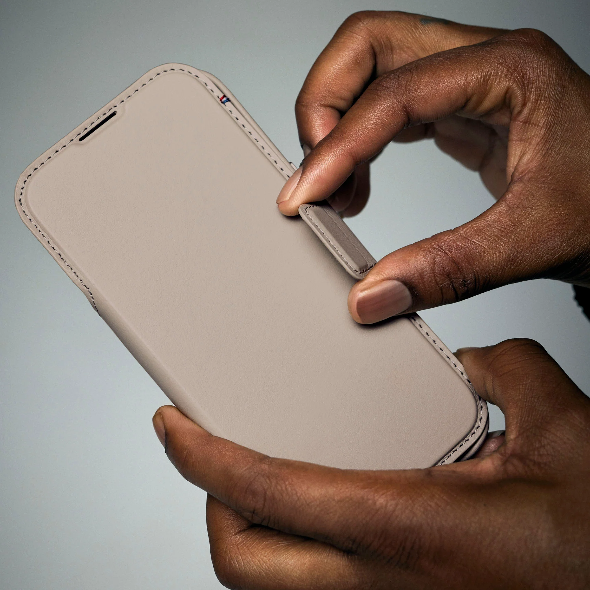 Leather Detachable Wallet Case | Solid Clay | iPhone 17 Pro Max | D26IPO17PMDW5SY - Image 3