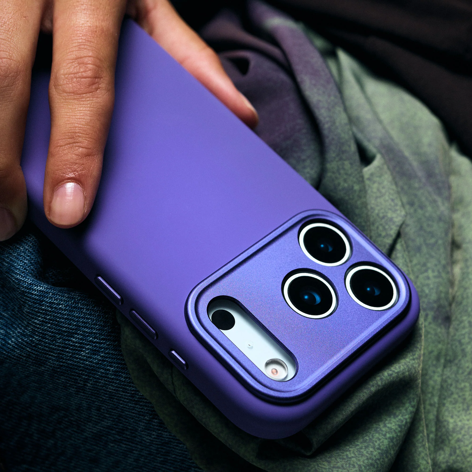 AntiMicrobial Silicone Case | Future Dusk | iPhone 17 Pro | D25IPO17PBCS9FK - Image 3