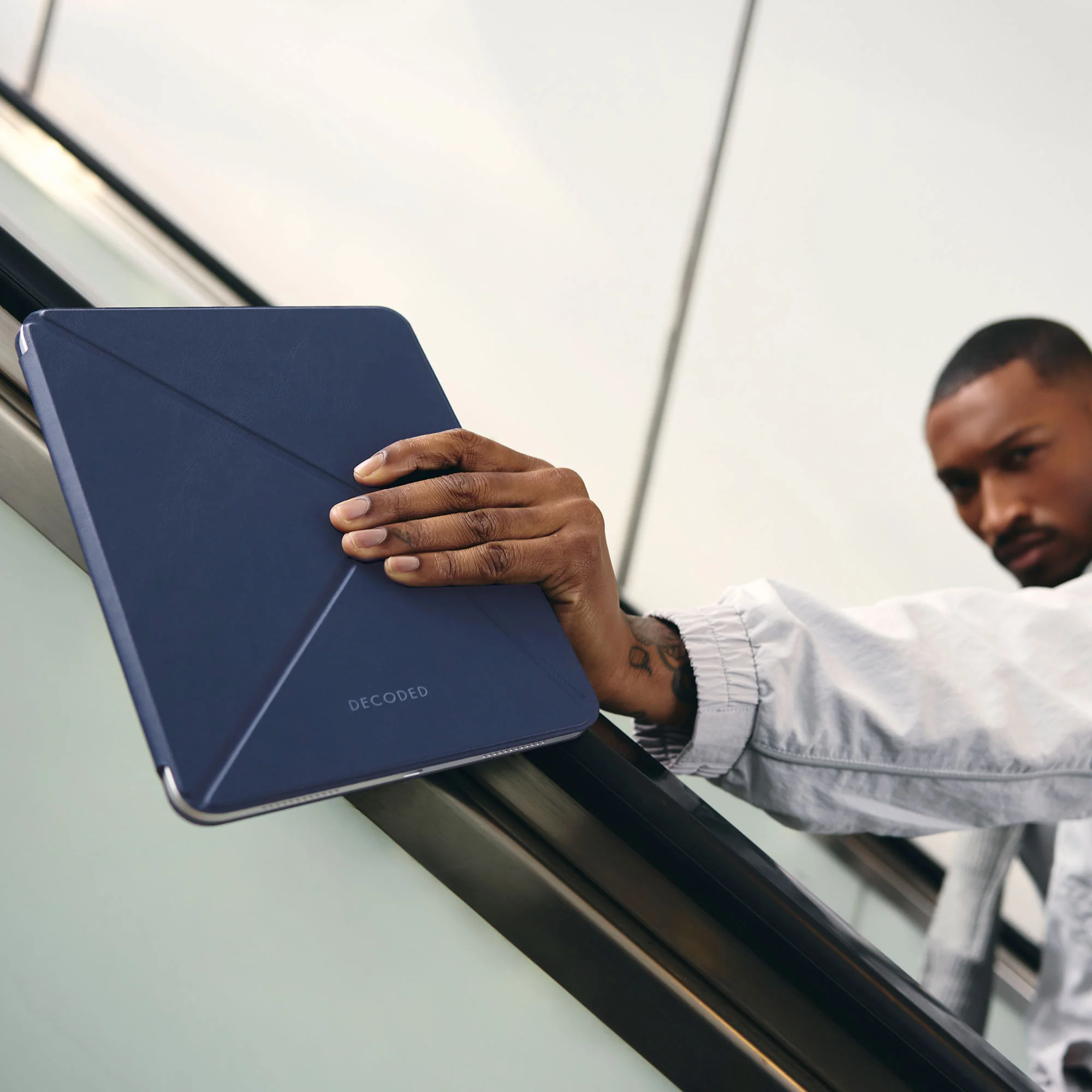 Silicone Slim Folio iPad Case | Navy | iPad 10th & 11th gen | D26IPA109SF1NY - Image 3